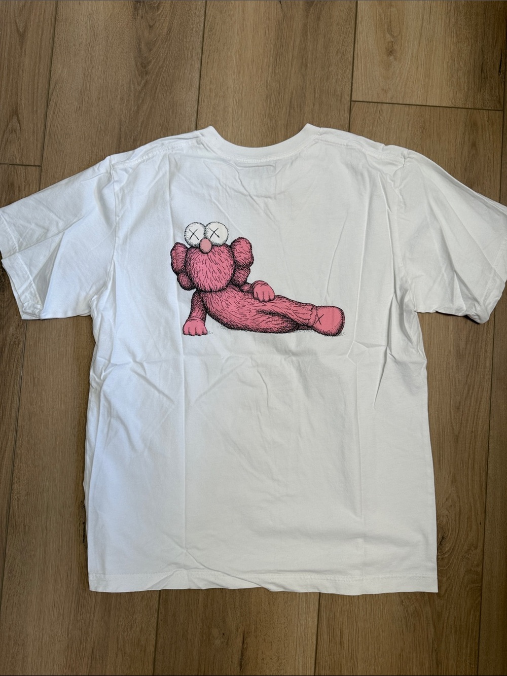 Uniqlo UT x Kaws Short Sleeve Graphic T-Shirt 2023 White Pink Mens Sz M